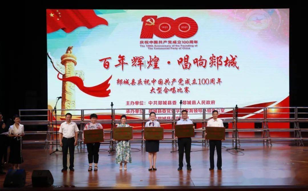温泉之吻:揭秘男同事的隐藏面