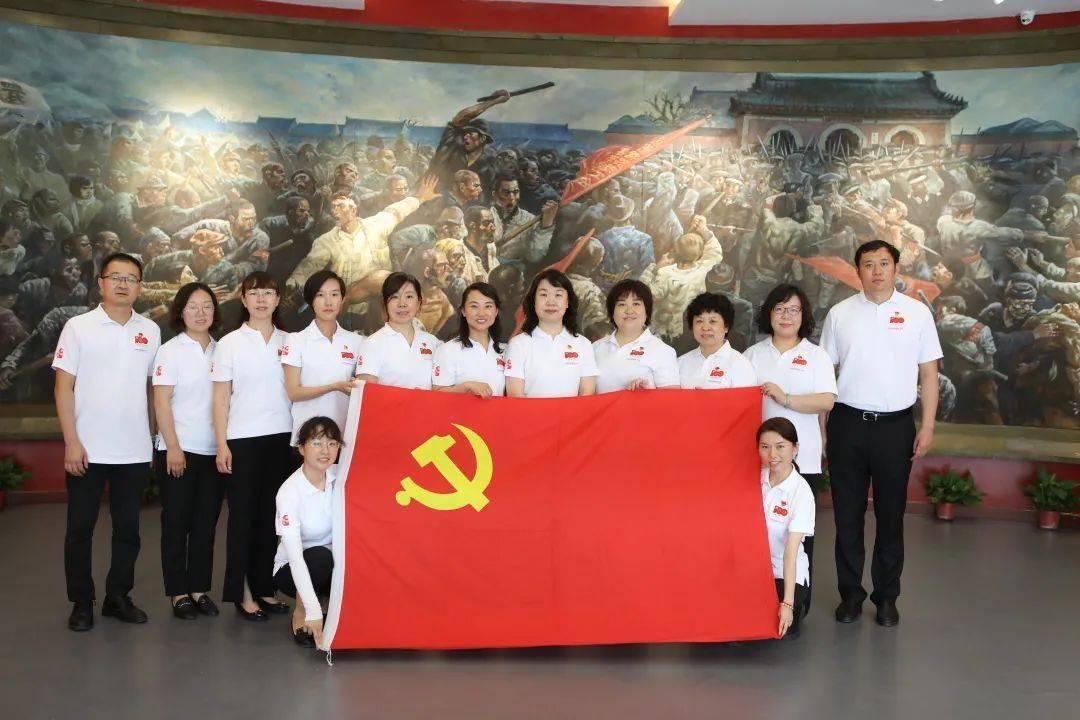 营救迷路的小男孩
