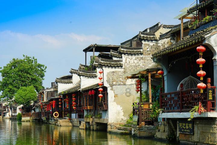 杨紫新剧《要久久爱》揭露残酷现实：十年奉献，换来只是一纸辞退